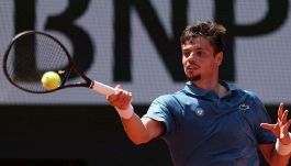 Follia al Roland Garros, Géa: “Devo andare in bagno o la faccio in campo”. Khachanov è incredulo, il precedente con Berrettini