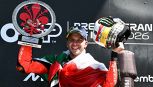 Bezzecchi esulta con Antonelli, cosa si sono detti: papà Vito piange, l'aura di Zanardi e Mugello ai piedi del Bez