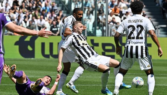 Juventus-Fiorentina, moviola: un rigore negato e tre reti annullate, succede di tutto