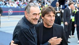Napoli, Sarri attende Conte: seppellita l’ascia di guerra con De Laurentiis, ma il ritorno del Comandante resta il piano B