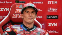 Marquez, la rivelazione sull’infortunio: Honda all’assalto, Ducati in allarme. Lorenzo scarica la pressione su Bezzecchi
