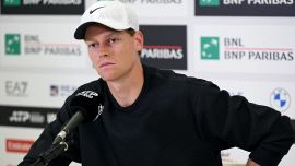 Sinner attacca gli slam sul prize money ma glissa sul boicottaggio, poi la replica a Panatta: “Non mi conoscete”