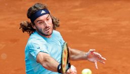 Tsitsipas, la mossa disperata per salvare il Roland Garros: Stefanos “cocco di mamma”, la crisi è colpa di Badosa