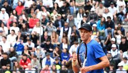 Sinner, l’allenamento vista quarti e il bel gesto per Ruud e Khachanov. Rublev: “Jannik si avvicina alla sconfitta”