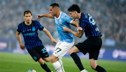 Inter-Lazio, Pedro colpito al volto: la "vendetta" di Luis Enrique. Sarri minaccia sul derby: “Domenica non vado”