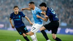 Inter-Lazio, Pedro colpito al volto: la "vendetta" di Luis Enrique. Sarri minaccia sul derby: “Domenica non vado”