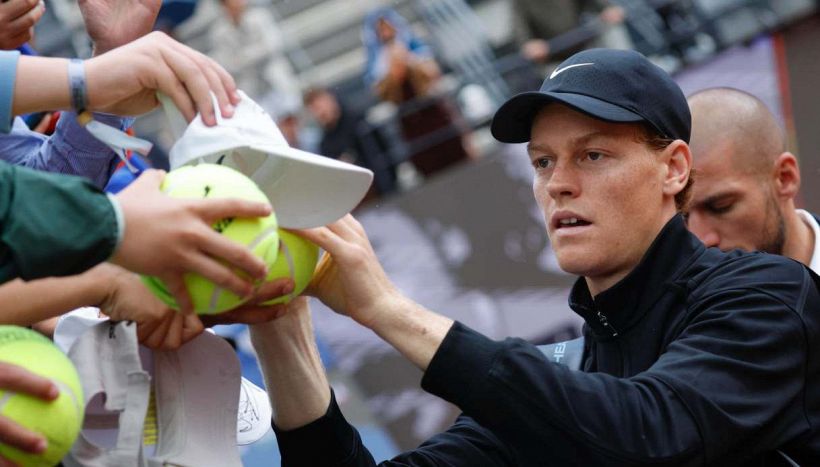 Sinner a un passo dal record di Nadal ma ammette: “E’ la prima volta”. L’allarme di Bertolucci sulla finale con Ruud