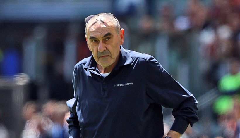 Sarri torna di moda “grazie” a Lotito: lo cercano il Napoli e l’Atalanta, si apre anche l’ipotesi Italia