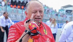 Vasseur alza la voce: "Gli altri devono partire dalla pitlane". La regola FIA ha stravolto i piani Ferrari