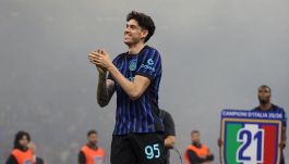 Inter, la frenata del Barcellona per Bastoni e i dubbi su Bisseck e Carlos Augusto: come cambiano i piani di Marotta