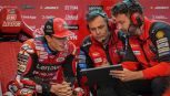 MotoGp, il futuro di Marquez torna in bilico: la rivelazione di Pernat. Poi l’attacco a Bagnaia e gli altri: “Svegliatevi”