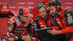 MotoGp, il futuro di Marquez torna in bilico: la rivelazione di Pernat. Poi l’attacco a Bagnaia e gli altri: “Svegliatevi”