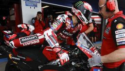 La MotoGP dà ragione a Bagnaia ma si prepara a una svolta epocale: cosa cambia senza la seconda moto