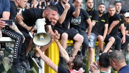 Giudice Sportivo, Cremonese retrocessa e stangata: 4 turni a Grassi. Solo una multa per Torino-Juve, che mazzata al Lecce
