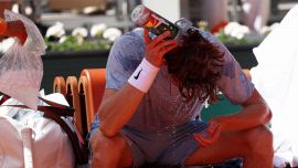 Sinner, la maledizione Roland Garros continua: travolto dal caldo e dal “veleno”. Courier impietoso: “Un’ingiustizia”