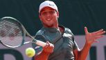 Roland Garros: Darderi litiga con un tifoso, crolla con Comesana e non sfrutta il ritiro di Sinner. Vavassori infinito