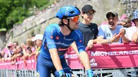 Giro d’Italia, Vingegaard e Kuss: la Visma avverte Pogacar. Doppia beffa per Ciccone, prima litiga poi sbaglia tutto