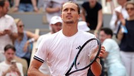 Roland Garros, Jodar: rimonta fortunata, gesto alla Darderi e nuove polemiche. Zverev batte De Jong ma avanza timoroso