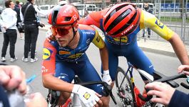 La Lidl Trek e la saga degli errori: per Milan la maglia rosa resta tabù. E fa festa Magnier, "l'altro" Paul