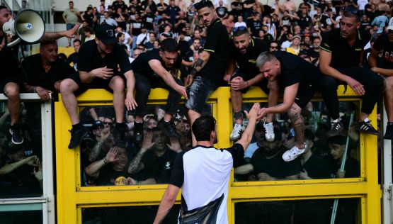 Torino-Juventus, derby di sangue, tifoso grave in ospedale: confronto ultras-Locatelli, il precedente Napoli-Fiorentina