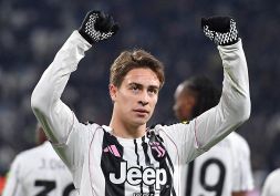 Juventus, Yildiz lancia la rincorsa Champions e svela un dettaglio sul rinnovo di Vlahovic, ma il web si infuria