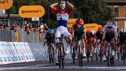 Giro d'Italia Women, Lorena Wiebes squalificata: bici irregolare. Elisa Balsamo maglia rosa, team furibondo