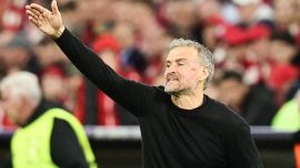 Psg, Luis Enrique: so che sareste pronti a buttarmi giù dalla Torre Eiffel, non vi spiego la tattica con Safonov