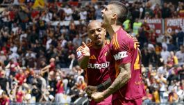 Roma-Lazio, moviola: Mancini l'eroe, gol annullato a Dia, proteste per due rigori negati, due rossi e maxirissa