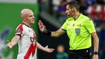 Crystal Palace-Rayo Vallecano, moviola: Mariani non fa sconti a nessuno, paura e gara sospesa alla mezzora