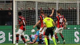 Milan-Cagliari, moviola: dubbi sul gol sardo, le proteste dei rossoneri