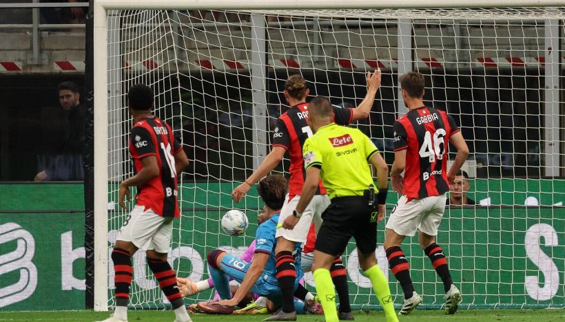 Milan-Cagliari, moviola: dubbi sul gol sardo, le proteste dei rossoneri