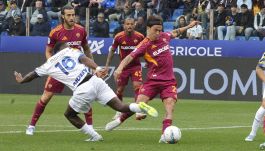 Parma-Roma, moviola: Chiffi fa infuriare i ducali, gol annullato, dubbi sul 2-2, sul rigore finale e sul maxirecupero