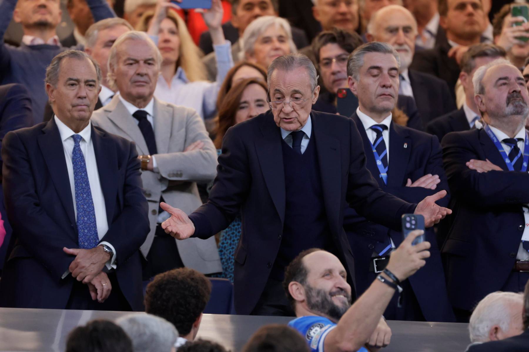https://wips.plug.it/cips/sport.virgilio.it/cms/2026/05/perez-1.jpg