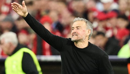 Psg, Luis Enrique rabbia e vergogna dopo il ko nel derby, l'ultima domanda scatena la reazione e saltano i nervi. Paura per Dembelè