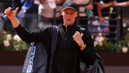Sinner batte Rublev e...Djokovic, ma il finale fa sudare mamma Siglinde: a Jannik il "perdono" di Mattarella