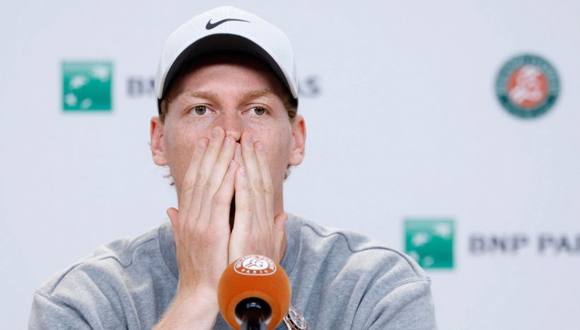Quando gioca Sinner contro Tabur al Roland Garros: rischio caldo e perché non è scontata l'applicazione del cooling break