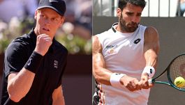 Sinner onesto sul precedente del 2019, mentre Pellegrino si lancia in un attacco frontale: "Rovina del tennis"