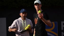 Sinner pronto al Roland Garros e Vagnozzi punge: 'Nel 2022 dicevano che Rune fosse più avanti'