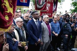 Torino, 77 anni dopo Superga: la contestazione a Cairo non risparmia la commemorazione degli eroi granata
