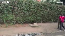 Emmanuel Macron fa jogging per le strade di Nairobi