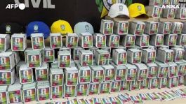 La polizia brasiliana sequestra circa 200mila adesivi e maglie contraffatte dei Mondiali