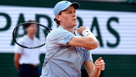 Sinner da 30 (e lode) all'esordio al Roland Garros: Jannik travolge Tabur e vola al 2° turno contro Cerundolo