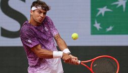 Roland Garros, Cobolli annienta Auger Aliassime e vola in semi, la finalissima sarà azzurra