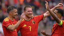 Napoli, De Bruyne zittisce Conte: gran gol col Belgio, la speranza di Allegri, ma il futuro resta un'incognita