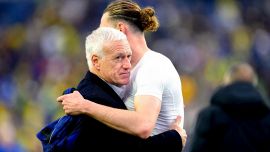Francia-Svezia, Deschamps commosso dopo la morte della madre, Rabiot attacca il campo: 'Non è fatto per il calcio'