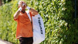 Djokovic si ritira, Wimbledon a rischio: Nole salta il match con Khachanov a Londra ed è allarme caldo