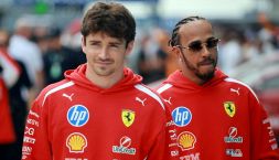 Team Radio, Hamilton marca stretto Leclerc: "Resto fuori se lo fa Charles", Norris è una furia al box McLaren