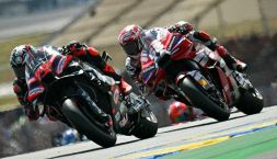 Libere Gp Olanda: Bagnaia tra due Aprilia, ironia della sorte da Assen. Marquez cade e Bezzecchi cancella Brno