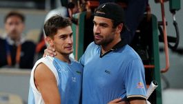 Arnaldi, Berrettini e Cobolli: il tennis dà spettacolo ma in tv c’è Lussemburgo-Italia. Binaghi furioso: l’ordine a Eurosport