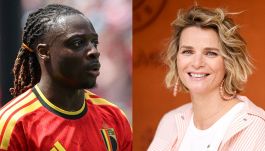 Doku lascia il Mondiale per la nascita del figlio, la giornalista de L’Équipe France Perron attacca: “Padri inutili”. È bufera